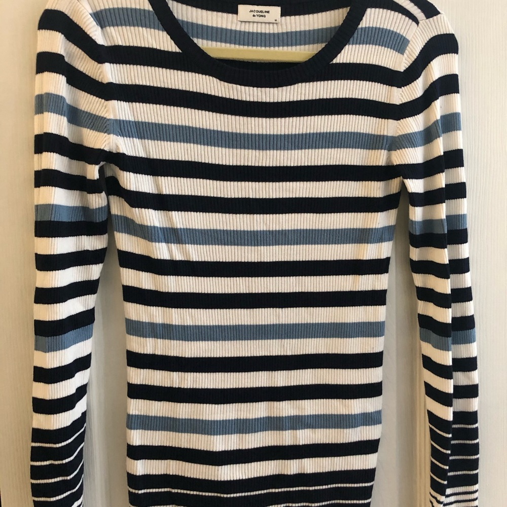 Cute fitted stripe top worn twice